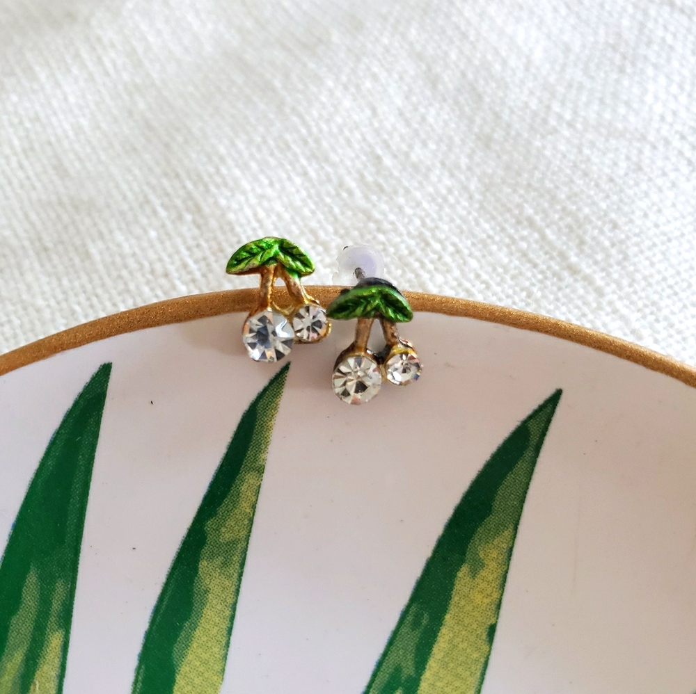 New Cherry 🍒 Stud Earrings Diamond
